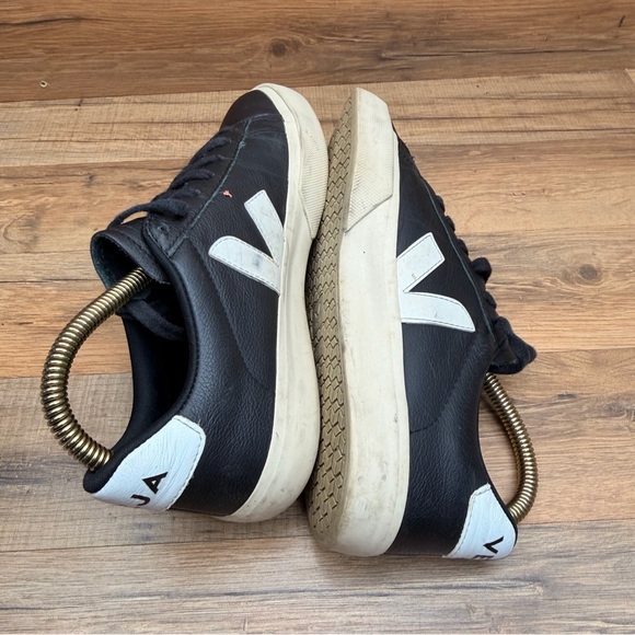 Veja women  size  8 Black and White Sneakers - Picture 6 of 9